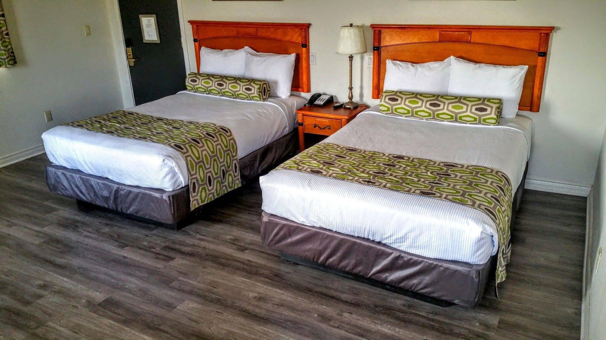 Jewel City Inn Γκλέντεϊλ Εξωτερικό φωτογραφία