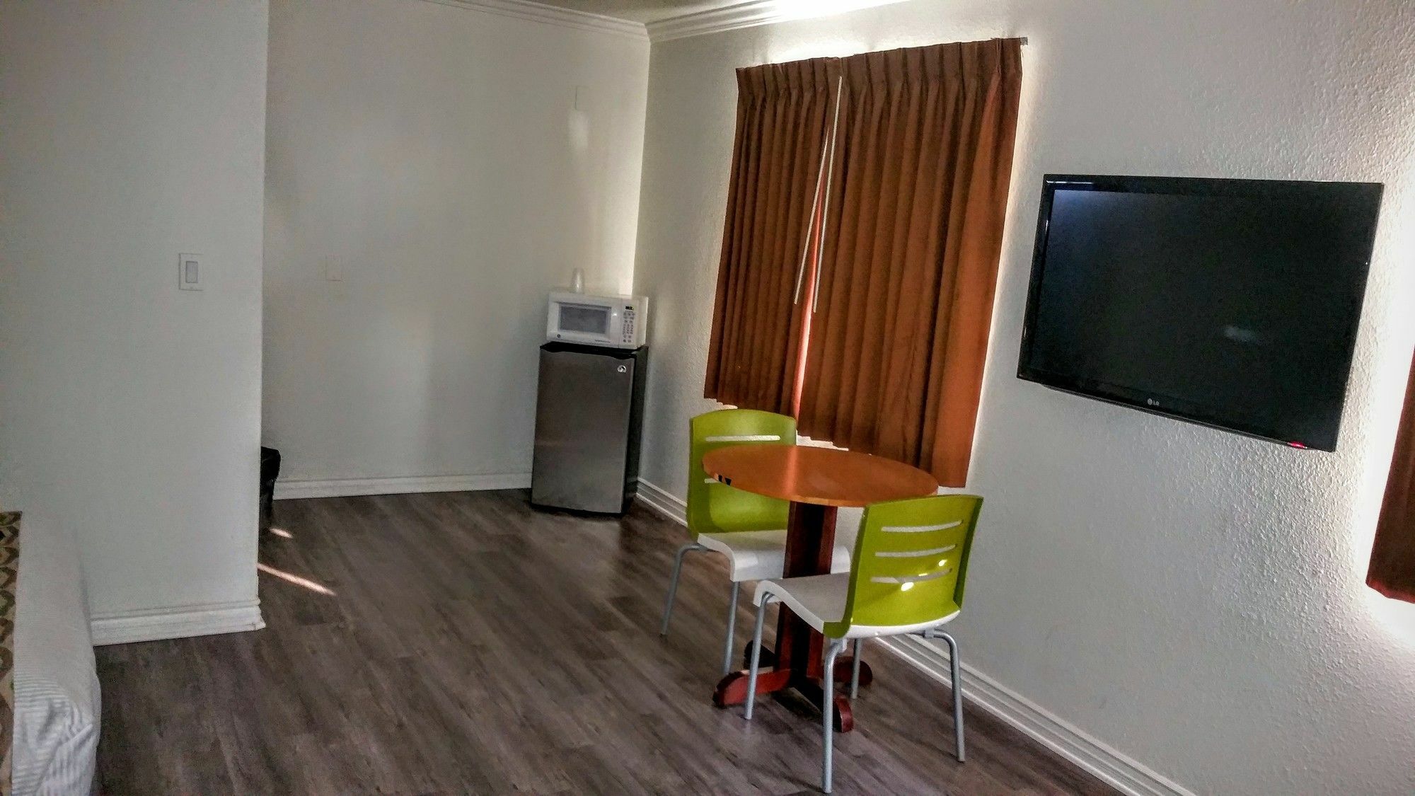 Jewel City Inn Γκλέντεϊλ Εξωτερικό φωτογραφία